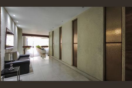 Apartamento à venda com 61m², 2 quartos e 2 vagas Apartamento à venda com 61m², 2 quartos e 2 vagasFachada e portaria