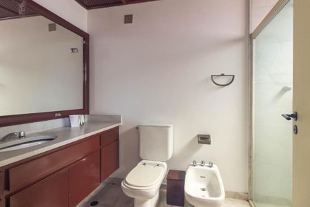 Apartamento para alugar com 400m², 3 quartos e 4 vagas Apartamento para alugar com 400m², 3 quartos e 4 vagasBanheiro da Suíte Master