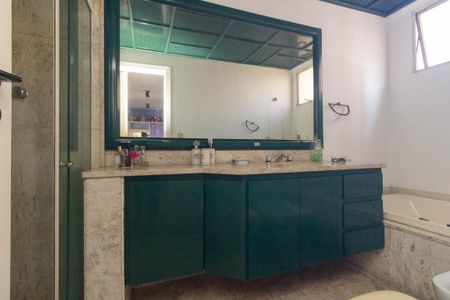 Apartamento para alugar com 400m², 3 quartos e 4 vagas Apartamento para alugar com 400m², 3 quartos e 4 vagasBanheiro da Suíte 2