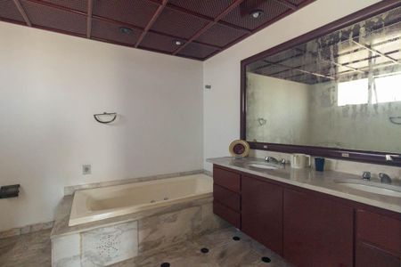 Apartamento para alugar com 400m², 3 quartos e 4 vagas Apartamento para alugar com 400m², 3 quartos e 4 vagasBanheiro 2 da Suíte Master