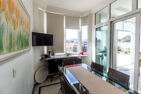 Casa de condomínio para alugar com 620m², 5 quartos e 6 vagas Casa de condomínio para alugar com 620m², 5 quartos e 6 vagasCozinha