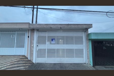 Casa à venda com 200m², 2 quartos e sem vaga Casa à venda com 200m², 2 quartos e sem vagaFachada