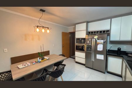 Casa à venda com 200m², 2 quartos e sem vaga Casa à venda com 200m², 2 quartos e sem vagaCozinha
