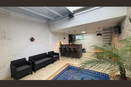 Casa à venda com 200m², 2 quartos e sem vaga Casa à venda com 200m², 2 quartos e sem vagaQuintal