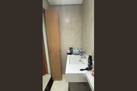 Casa à venda com 200m², 2 quartos e sem vaga Casa à venda com 200m², 2 quartos e sem vagaBanheiro da Suíte 2