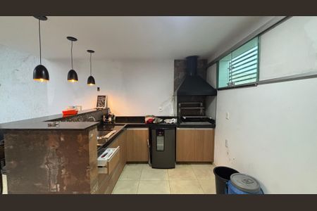 Casa à venda com 200m², 2 quartos e sem vaga Casa à venda com 200m², 2 quartos e sem vagaQuintal - Churrasqueira