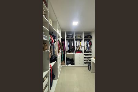 Casa à venda com 200m², 2 quartos e sem vaga Casa à venda com 200m², 2 quartos e sem vagaSuíte 1 Closet