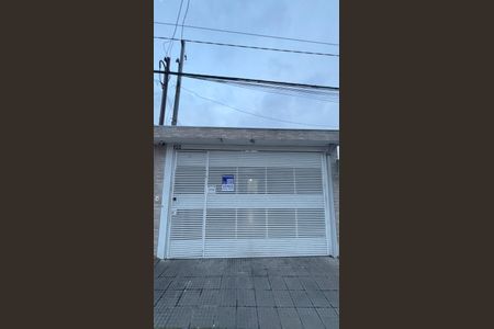 Casa à venda com 200m², 2 quartos e sem vaga Casa à venda com 200m², 2 quartos e sem vagaFachada