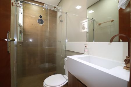 Apartamento à venda com 68m², 2 quartos e 2 vagasBanheiro da Suíte