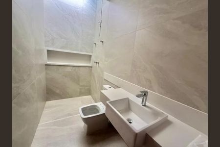 Casa à venda com 180m², 4 quartos e 3 vagas