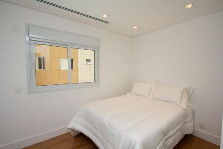 Apartamento à venda com 275m², 4 quartos e 5 vagas Apartamento à venda com 275m², 4 quartos e 5 vagasSuíte 1