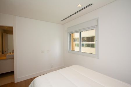 Apartamento à venda com 275m², 4 quartos e 5 vagas Apartamento à venda com 275m², 4 quartos e 5 vagasSuíte 1