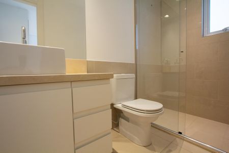 Apartamento à venda com 275m², 4 quartos e 5 vagas Apartamento à venda com 275m², 4 quartos e 5 vagasBanheiro da Suíte 1