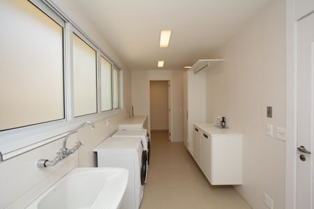 Apartamento à venda com 275m², 4 quartos e 5 vagas Apartamento à venda com 275m², 4 quartos e 5 vagasÁrea de Serviço
