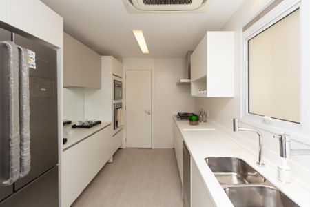 Apartamento à venda com 275m², 4 quartos e 5 vagas Apartamento à venda com 275m², 4 quartos e 5 vagasCozinha