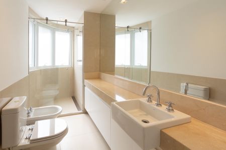 Apartamento à venda com 275m², 4 quartos e 5 vagas Apartamento à venda com 275m², 4 quartos e 5 vagasBanheiro da Suíte 3