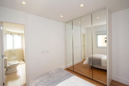 Apartamento à venda com 275m², 4 quartos e 5 vagas Apartamento à venda com 275m², 4 quartos e 5 vagasSuíte 3