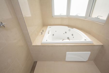 Apartamento à venda com 275m², 4 quartos e 5 vagas Apartamento à venda com 275m², 4 quartos e 5 vagasBanheiro da Suíte 4