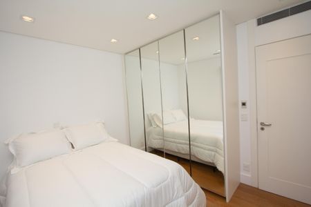 Apartamento à venda com 275m², 4 quartos e 5 vagas Apartamento à venda com 275m², 4 quartos e 5 vagasSuíte 1