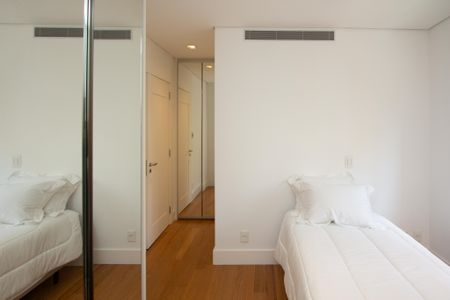 Apartamento à venda com 275m², 4 quartos e 5 vagas Apartamento à venda com 275m², 4 quartos e 5 vagasSuíte 3