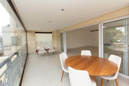 Apartamento à venda com 456m², 4 quartos e 5 vagas Apartamento à venda com 456m², 4 quartos e 5 vagasVaranda da Sala