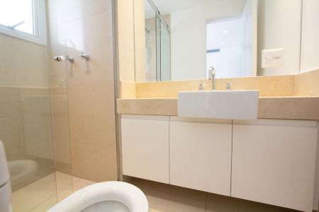 Apartamento à venda com 456m², 4 quartos e 5 vagas Apartamento à venda com 456m², 4 quartos e 5 vagasBanheiro da Suíte 2