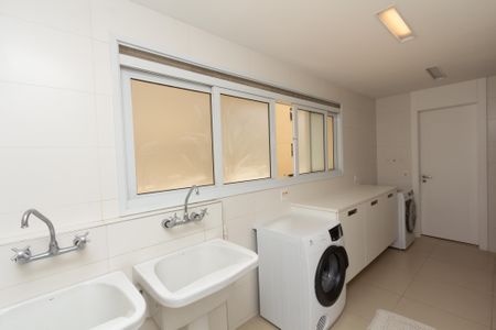 Apartamento à venda com 456m², 4 quartos e 5 vagas Apartamento à venda com 456m², 4 quartos e 5 vagasÁrea de Serviço