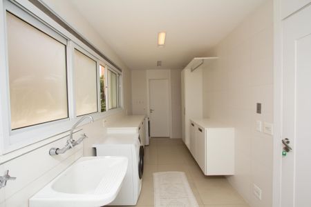 Apartamento à venda com 456m², 4 quartos e 5 vagas Apartamento à venda com 456m², 4 quartos e 5 vagasÁrea de Serviço