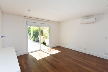 Apartamento à venda com 456m², 4 quartos e 5 vagas Apartamento à venda com 456m², 4 quartos e 5 vagasSuíte 4