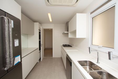 Apartamento à venda com 456m², 4 quartos e 5 vagas Apartamento à venda com 456m², 4 quartos e 5 vagasCozinha