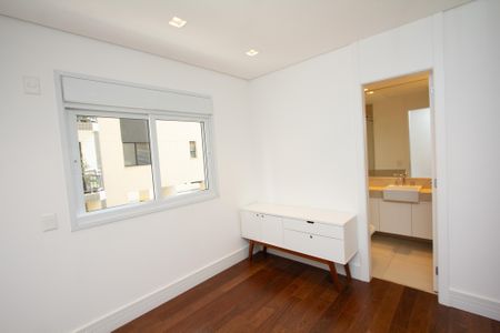 Apartamento à venda com 456m², 4 quartos e 5 vagas Apartamento à venda com 456m², 4 quartos e 5 vagasSuíte 2