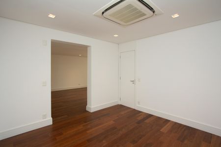 Apartamento à venda com 456m², 4 quartos e 5 vagas Apartamento à venda com 456m², 4 quartos e 5 vagasSala 2