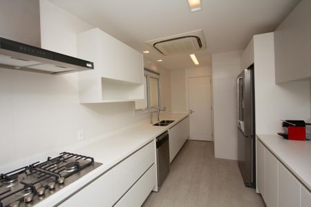 Apartamento à venda com 456m², 4 quartos e 5 vagas Apartamento à venda com 456m², 4 quartos e 5 vagasCozinha
