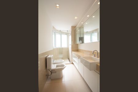 Apartamento à venda com 456m², 4 quartos e 5 vagas Apartamento à venda com 456m², 4 quartos e 5 vagasBanheiro da Suíte 3