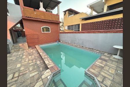 Casa à venda com 300m², 3 quartos e sem vagaPiscina