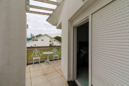 Casa à venda com 320m², 4 quartos e 4 vagas Casa à venda com 320m², 4 quartos e 4 vagasVaranda da Suíte 3