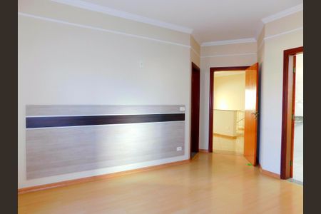 Casa de condomínio para alugar com 265m², 3 quartos e 4 vagasQuarto 2