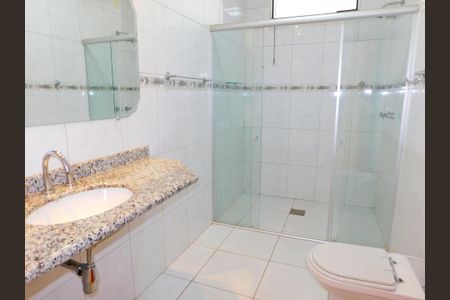 Casa de condomínio para alugar com 265m², 3 quartos e 4 vagasBanheiro