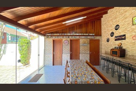 Casa à venda com 162m², 3 quartos e 4 vagas Casa à venda com 162m², 3 quartos e 4 vagasChurrasqueira
