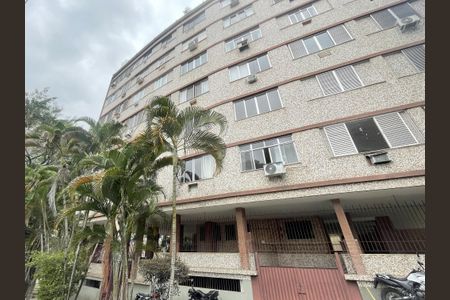 Apartamento à venda com 75m², 2 quartos e 1 vaga Apartamento à venda com 75m², 2 quartos e 1 vagaFachada