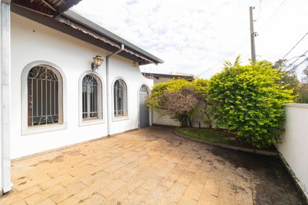 Casa à venda com 206m², 3 quartos e 5 vagas Casa à venda com 206m², 3 quartos e 5 vagasQuintal