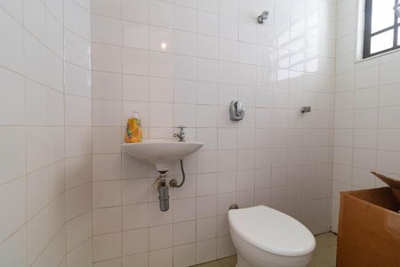 Casa à venda com 206m², 3 quartos e 5 vagas Casa à venda com 206m², 3 quartos e 5 vagasBanheiro de Serviço