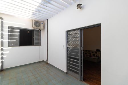 Casa à venda com 206m², 3 quartos e 5 vagas Casa à venda com 206m², 3 quartos e 5 vagasVaranda Sala de TV