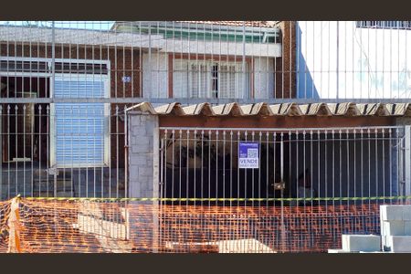 Casa à venda com 315m², 3 quartos e 3 vagasFachada+Placa