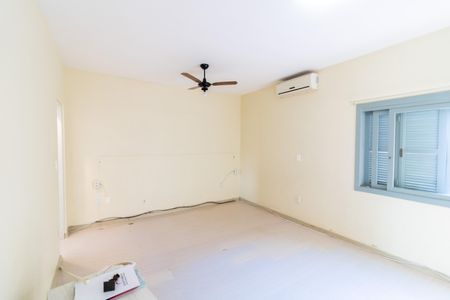 Casa à venda com 215m², 3 quartos e 2 vagasSuíte