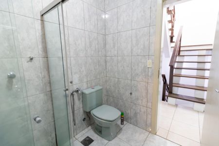 Casa à venda com 215m², 3 quartos e 2 vagasBanheiro