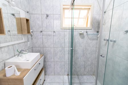 Casa à venda com 215m², 3 quartos e 2 vagasBanheiro