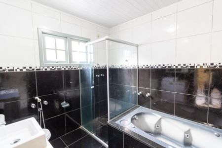 Casa à venda com 215m², 3 quartos e 2 vagasBanheiro da Suíte