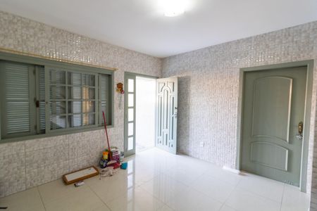 Casa à venda com 215m², 3 quartos e 2 vagasSala