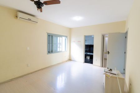 Casa à venda com 215m², 3 quartos e 2 vagasSuíte